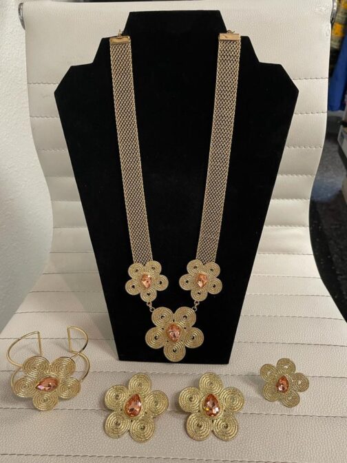 Women 4 pc gold color with pink stones